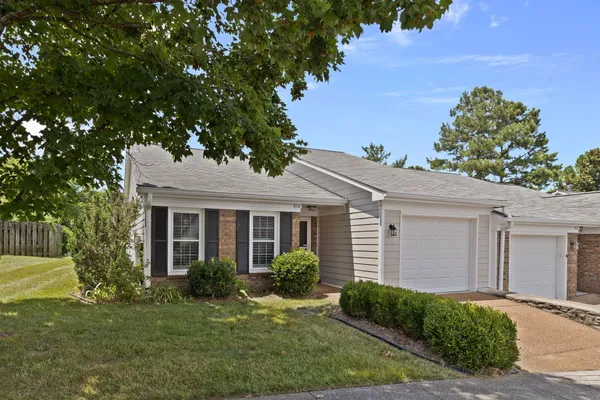 Property Slideshow image 2 of 33 | 814 marquette dr, Nashville, TN, 37205