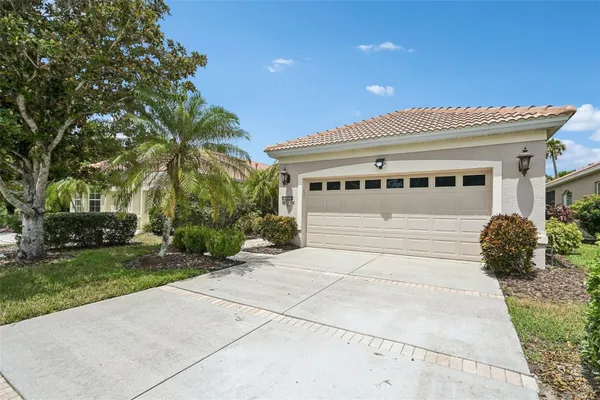 Property Slideshow image 3 of 70 | 6288 wingspan way, Bradenton, FL, 34203