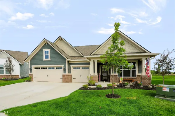Property Slideshow image 2 of 38 | 5054 foxley park ln, Avon, IN, 46123