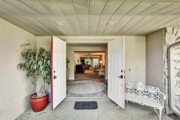 Property Slideshow image 3 of 42 | 6120 wilshire cir # 6, Sarasota, FL, 34238