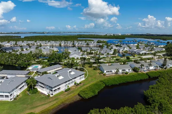 Property Slideshow image 2 of 53 | 1103 edgewater cir 1103, Bradenton, FL, 34209