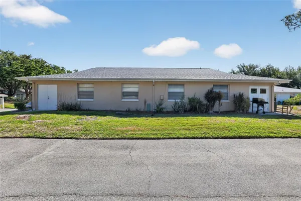 Property Slideshow image 3 of 31 | 2201 holkham pl, Sun City Center, FL, 33573