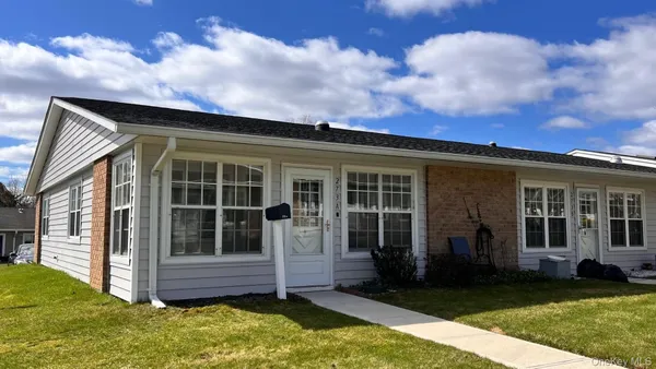 Property Slideshow image 2 of 12 | 273 berwick ct a, Brookhaven, NY, 11961