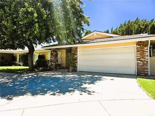 Property Slideshow image 2 of 37 | 26487 fairway cir, Newhall, CA, 91321