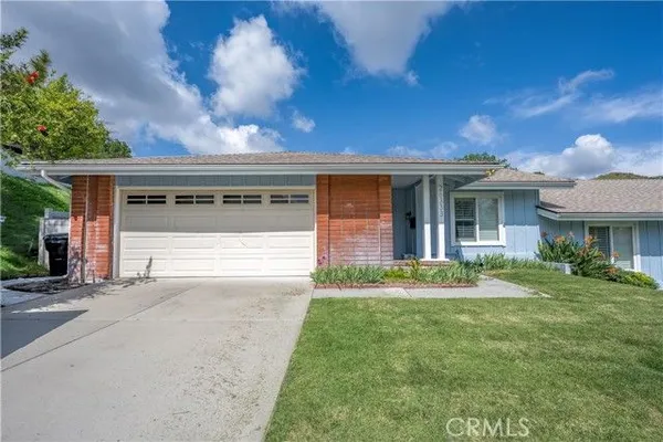 Property Slideshow image 2 of 39 | 26333 long oak dr, Newhall, CA, 91321