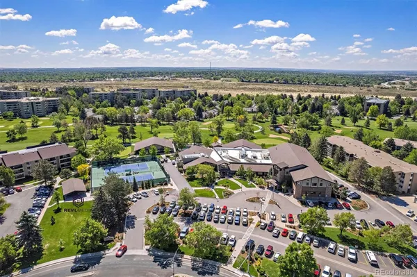 Property Slideshow image 3 of 9 | 13691 e marina dr 303, Aurora, CO, 80014