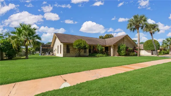 Property Slideshow image 2 of 50 | 965 pelican bay dr, Daytona Beach, FL, 32119