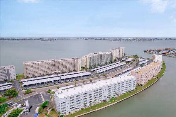 Property Slideshow image 3 of 30 | 5925 shore blvd 606, Gulfport, FL, 33707