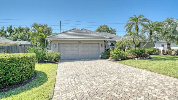 Property Slideshow image 3 of 90 | 5161 flicker field cir, Sarasota, FL, 34231