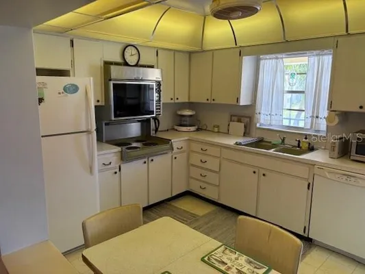 Property Slideshow image 2 of 13 | 4700 cove cir 203, St Petersburg, FL, 33708