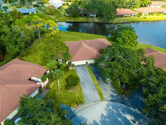 Property Slideshow image 2 of 53 | 5450 golf pointe dr, Sarasota, FL, 34243