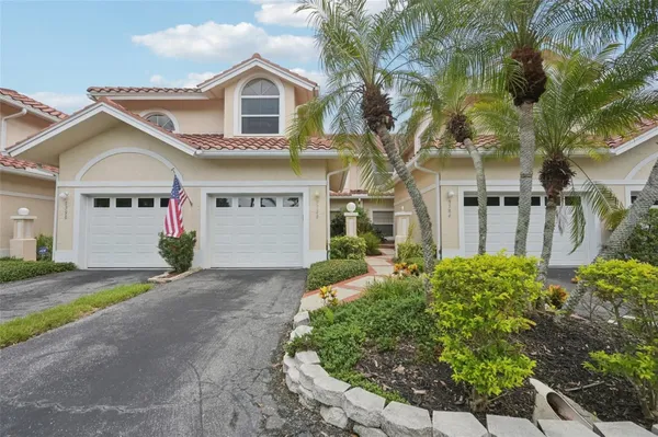 Property Slideshow image 3 of 53 | 5588 golf pointe dr 1, Sarasota, FL, 34243