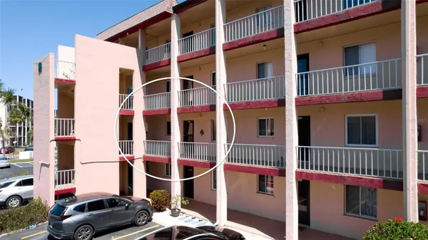 Property Slideshow image 2 of 58 | 4133 heron way e202, Bradenton, FL, 34205