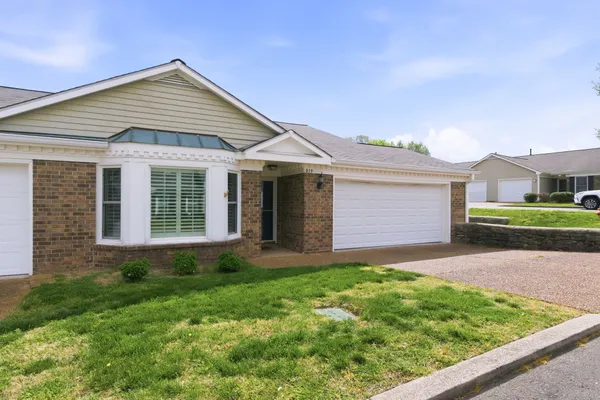 Property Slideshow image 2 of 27 | 819 marquette dr, Nashville, TN, 37205