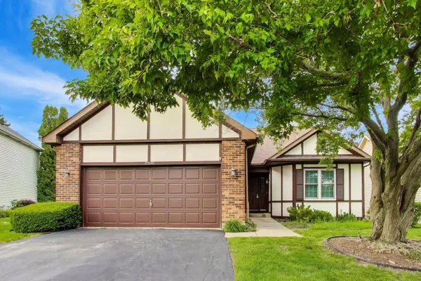Property Slideshow image 2 of 48 | 21040 w hazelnut ln, Plainfield, IL, 60544