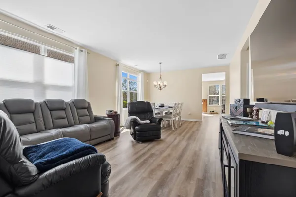Property Slideshow image 2 of 34 | 3295 comstock ct, Mundelein, IL, 60060