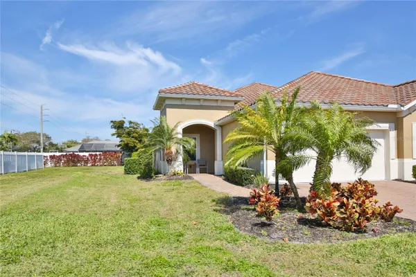 Property Slideshow image 2 of 40 | 7016 playa bella dr, Bradenton, FL, 34209