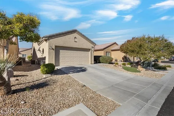 Property Slideshow image 2 of 25 | 7945 woodlark ct, North Las Vegas, NV, 89084