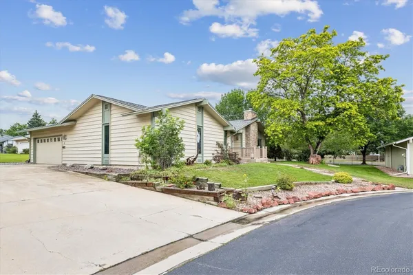 Property Slideshow image 3 of 31 | 8 walter way, Broomfield, CO, 80020