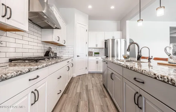 Property Slideshow image 3 of 45 | 7878 e hideaway falls ct, Prescott Valley, AZ, 86315
