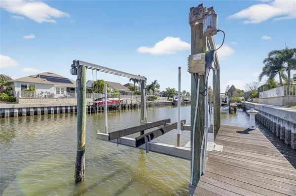 Property Slideshow image 2 of 96 | 415 islebay dr, Apollo Beach, FL, 33572