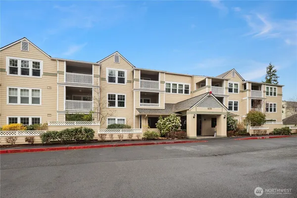 Property Slideshow image 3 of 30 | 4133 224th ln 213, Issaquah, WA, 98029