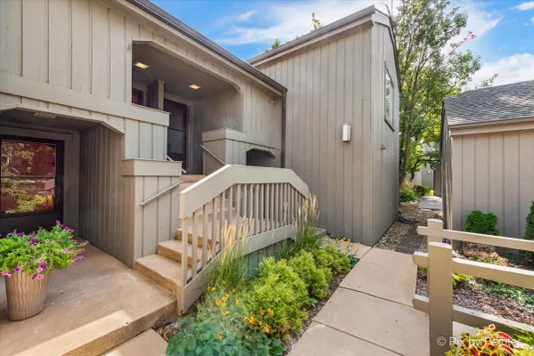 Property Slideshow image 2 of 39 | 209 shoreline rd b, Lake Barrington, IL, 60010