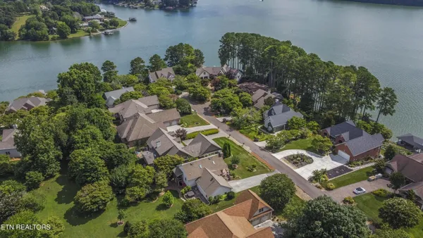 Property Slideshow image 2 of 54 | 127 kiowa way, Loudon, TN, 37774