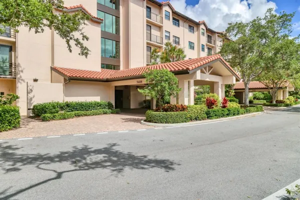 Property Slideshow image 3 of 51 | 5408 eagles point cir apt 102, Sarasota, FL, 34231