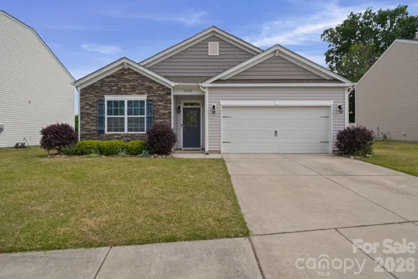 Property Slideshow image 3 of 29 | 2228 apple glen ln, Charlotte, NC, 28269