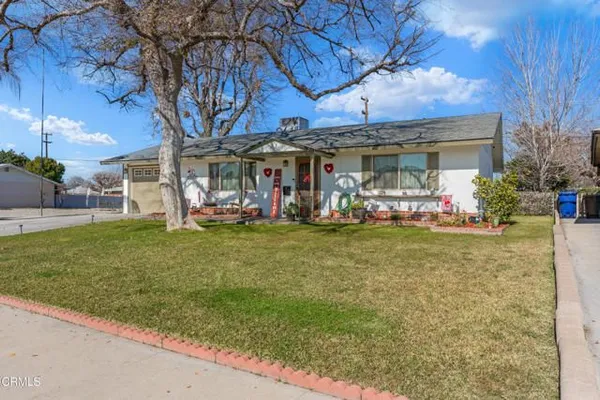 Property Slideshow image 3 of 43 | 5812 burke way, Bakersfield, CA, 93309