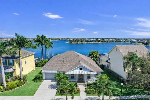 Property Slideshow image 2 of 48 | 5237 brighton shore dr, Apollo Beach, FL, 33572