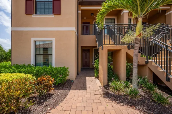 Property Slideshow image 2 of 57 | 5425 cicerone st 101, Sarasota, FL, 34238
