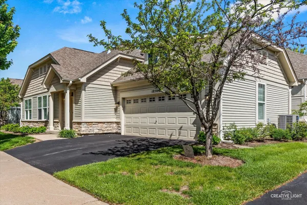 Property Slideshow image 3 of 25 | 1850 foxridge ct, Aurora, IL, 60502