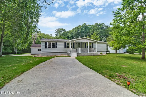 Property Slideshow image 2 of 21 | 20 robin hood ln, Crossville, TN, 38558
