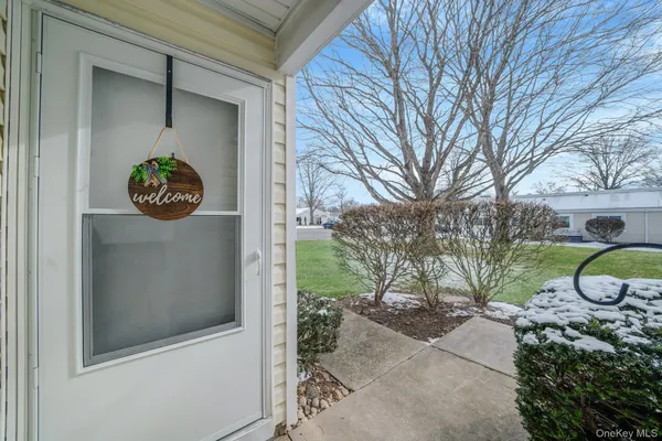 Property Slideshow image 2 of 27 | 1107 cabot ct n, Saint James, NY, 11780