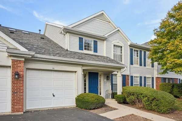 Property Slideshow image 2 of 20 | 20862 w torrey pines apt 1b, Plainfield, IL, 60544