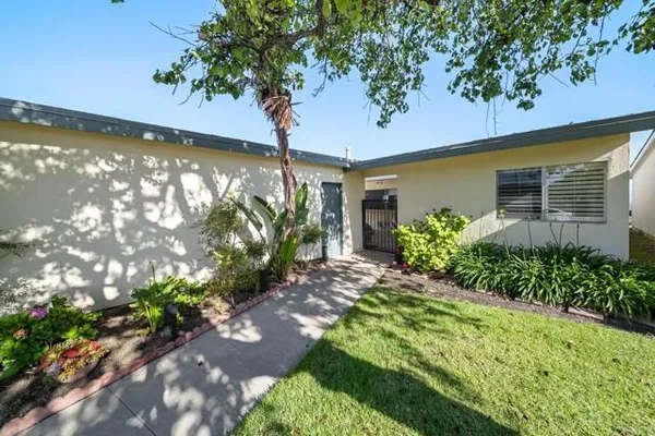 Property Slideshow image 2 of 32 | 3902 vista campana 22, Oceanside, CA, 92057