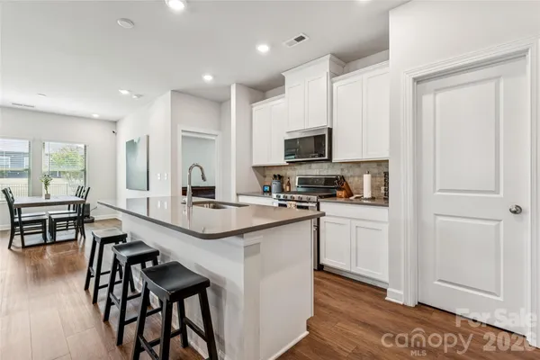 Property Slideshow image 2 of 32 | 3013 striped maple ct, Charlotte, NC, 28215