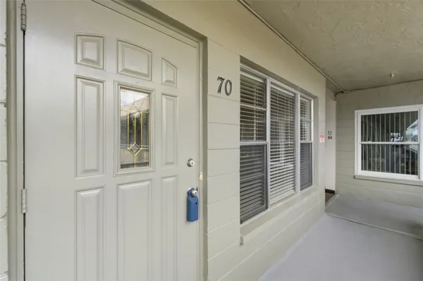 Property Slideshow image 3 of 42 | 2462 brazilia dr 70, Clearwater, FL, 33763