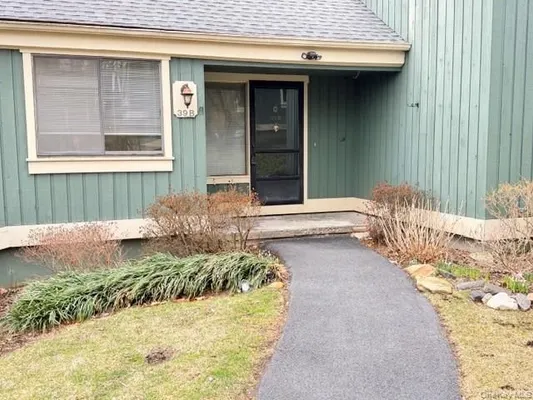 Property Slideshow image 2 of 23 | 39 heritage hls b, Somers, NY, 10589