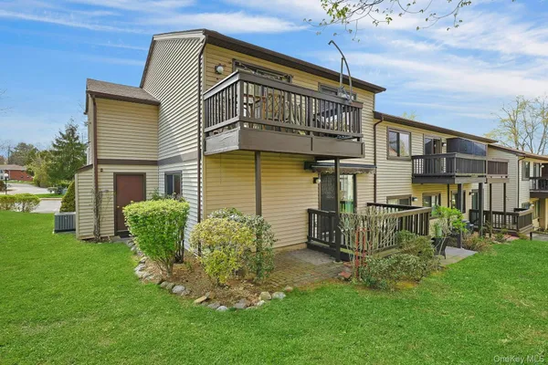 Property Slideshow image 3 of 24 | 78 independence ct i, Yorktown, NY, 10598