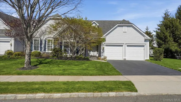 Property Slideshow image 2 of 25 | 49 samantha cir 49, Southampton, NY, 11977
