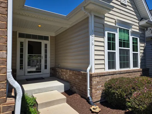 Property Slideshow image 2 of 18 | 1616 colchester ln, Aurora, IL, 60505