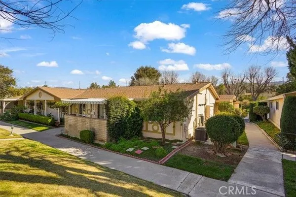 Property Slideshow image 3 of 36 | 26837 avenue of the oaks, Newhall, CA, 91321
