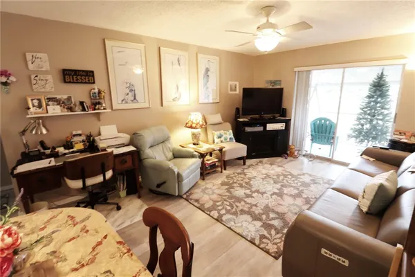 Property Slideshow image 3 of 12 | 4705 5th st 305, Bradenton, FL, 34207