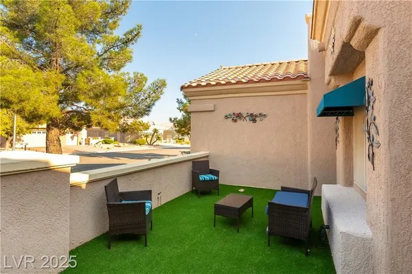 Property Slideshow image 2 of 27 | 2011 sun cliffs st, Las Vegas, NV, 89134
