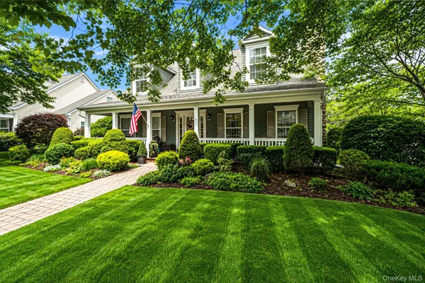Property Slideshow image 3 of 45 | 5 green ash st, Riverhead, NY, 11933