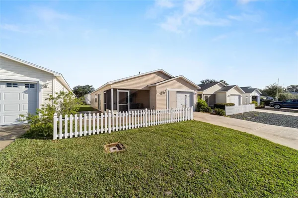 Property Slideshow image 3 of 45 | 2805 burgos dr, The Villages, FL, 32162