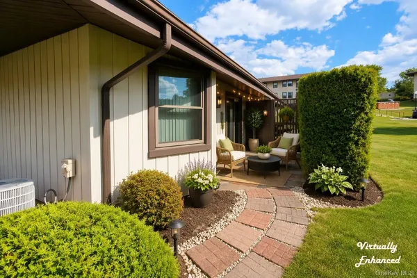 Property Slideshow image 2 of 22 | 5 devon ct b, Yorktown, NY, 10598